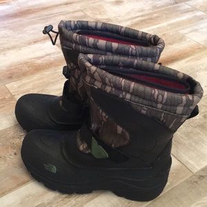Boys North Face winter boots